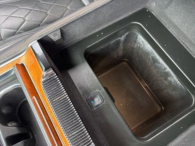 Jeep Grand Wagoneer Series III 4WD 2022