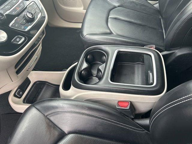 Chrysler Pacifica Touring L 2023