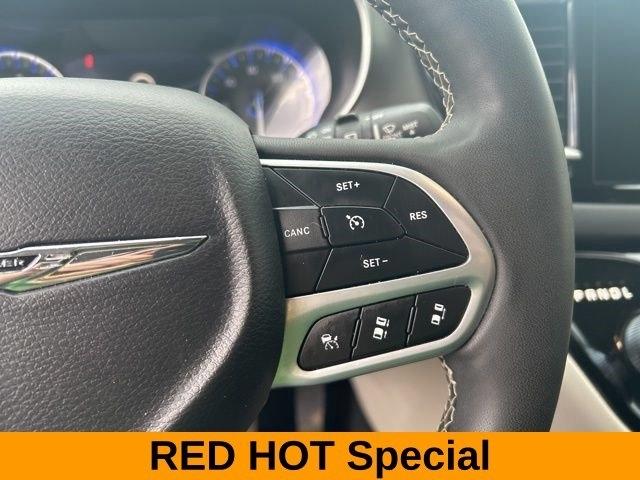 Chrysler Pacifica Touring L 2023