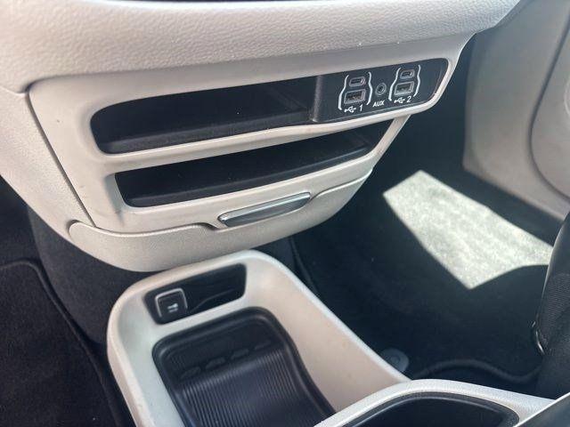 Chrysler Pacifica Touring L 2023