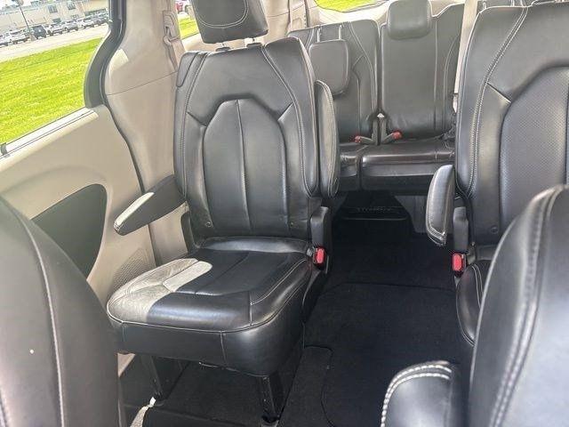 Chrysler Pacifica Touring L 2023