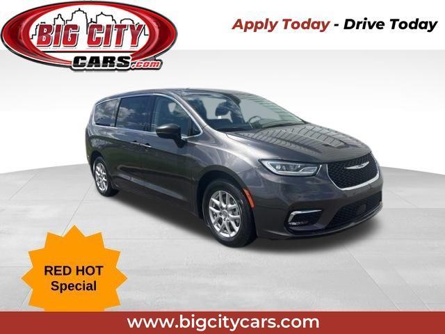 Chrysler Pacifica Touring L 2023