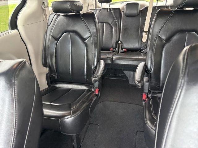 Chrysler Pacifica Touring L 2023