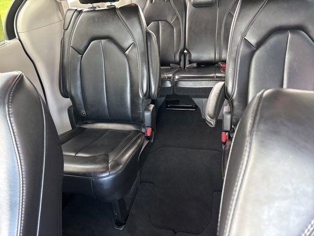 Chrysler Pacifica Touring L 2023