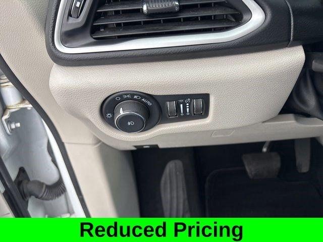 Chrysler Pacifica Touring L 2023