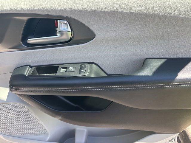 Chrysler Pacifica Touring L 2023