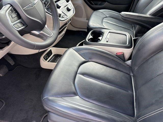 Chrysler Pacifica Touring L 2023
