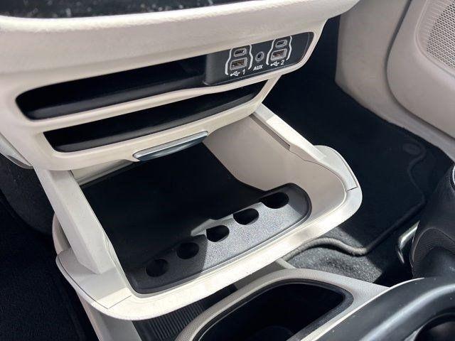 Chrysler Pacifica Touring L 2023