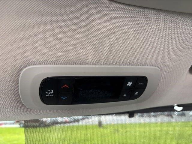 Chrysler Pacifica Touring L 2023