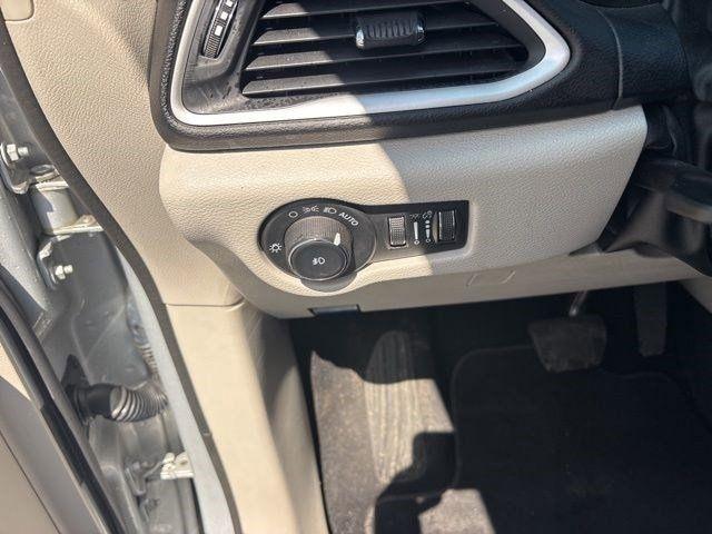 Chrysler Pacifica Touring L 2024