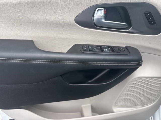 Chrysler Pacifica Touring L 2024