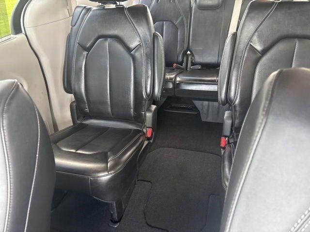 Chrysler Pacifica Touring L 2024