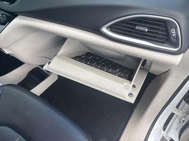 Chrysler Pacifica Touring L 2024