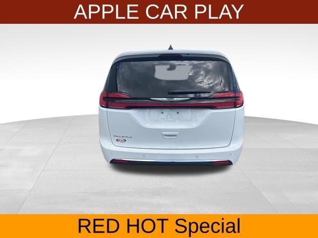 Chrysler Pacifica Touring L 2024