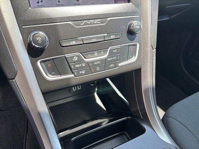 Ford Fusion Hybrid SE 2019