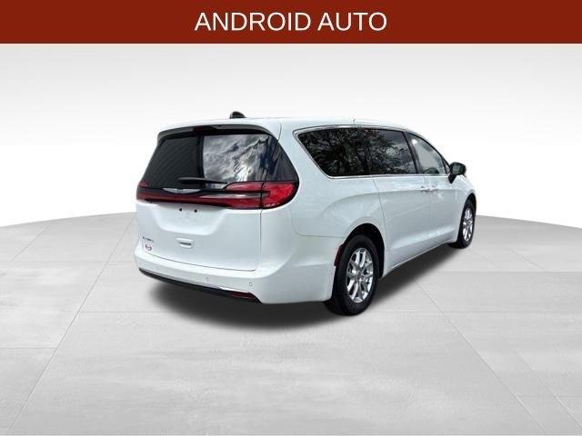 Chrysler Pacifica Touring 2023