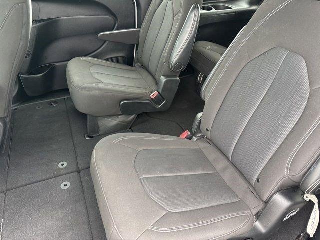 Chrysler Pacifica Touring 2023
