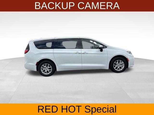 Chrysler Pacifica Touring 2023