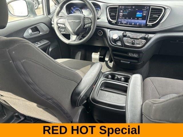 Chrysler Pacifica Touring 2023