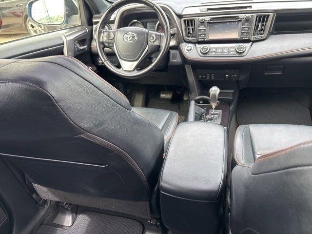 Toyota RAV4 SE 4WD 2016