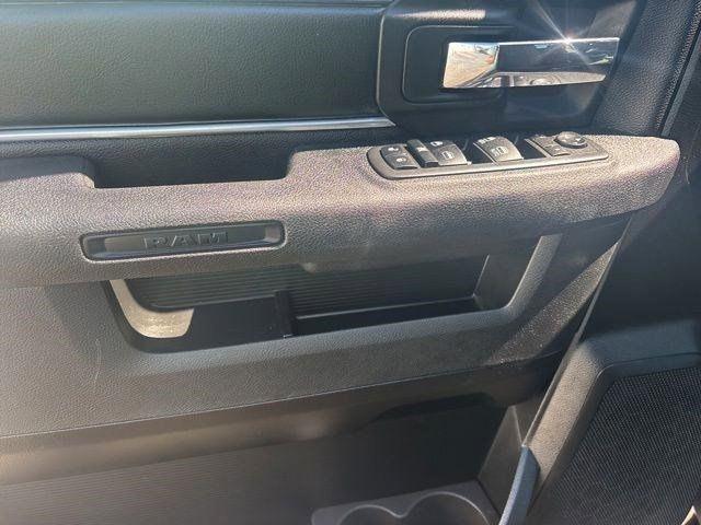 RAM 1500 Classic Tradesman Crew Cab SWB 4WD 2021