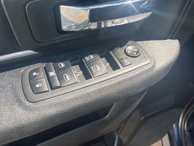 RAM 1500 Classic Tradesman Crew Cab SWB 4WD 2021