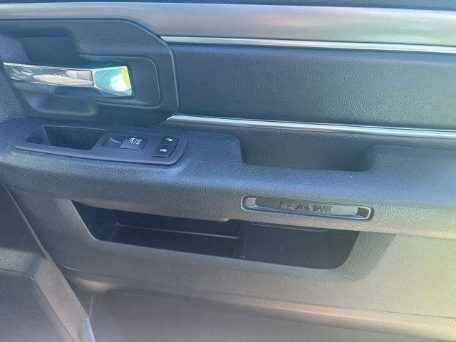 RAM 1500 Classic Tradesman Crew Cab SWB 4WD 2021