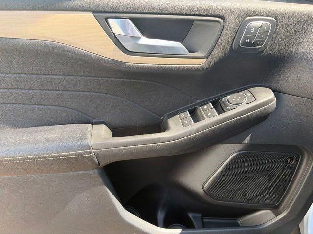Ford Escape Titanium 4WD 2022