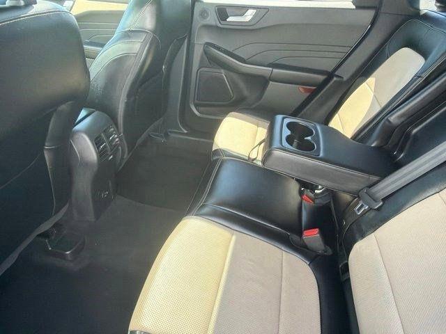 Ford Escape Titanium 4WD 2022
