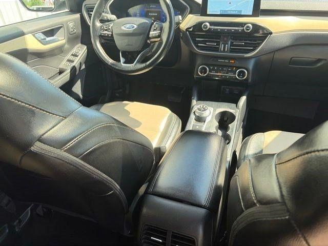 Ford Escape Titanium 4WD 2022