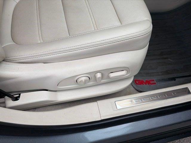 GMC Acadia Denali AWD 2021