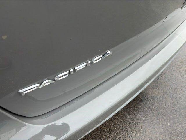 Chrysler Pacifica Touring L 2023