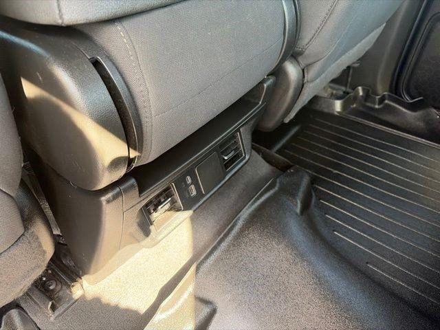 Chevrolet Silverado 1500 Custom Crew Cab 4WD 2024