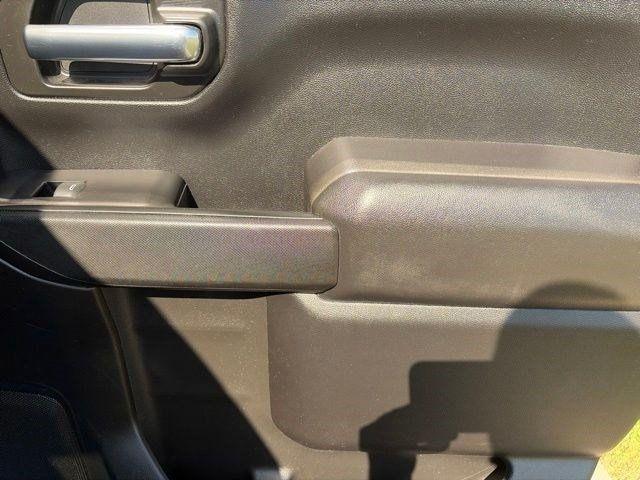 Chevrolet Silverado 1500 Custom Crew Cab 4WD 2024