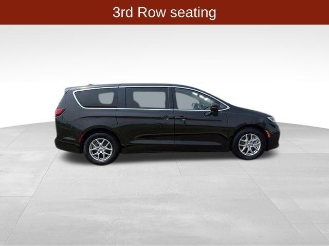 Chrysler Pacifica Touring L 2023