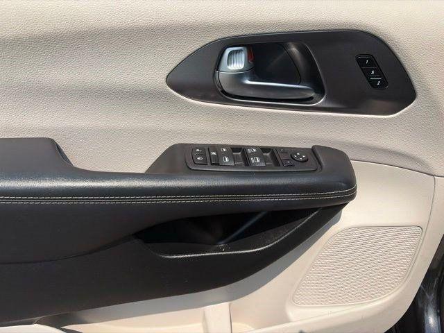 Chrysler Pacifica Touring L 2023