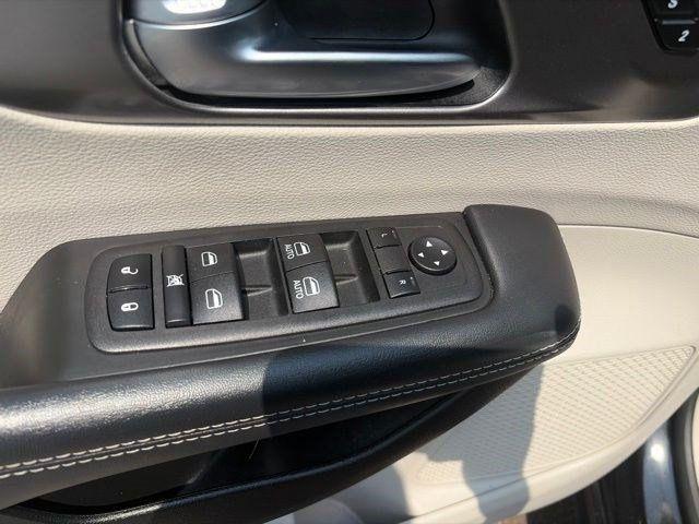Chrysler Pacifica Touring L 2023