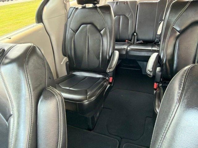 Chrysler Pacifica Touring L 2023