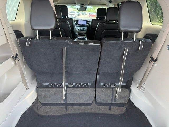 Chrysler Pacifica Touring L 2023
