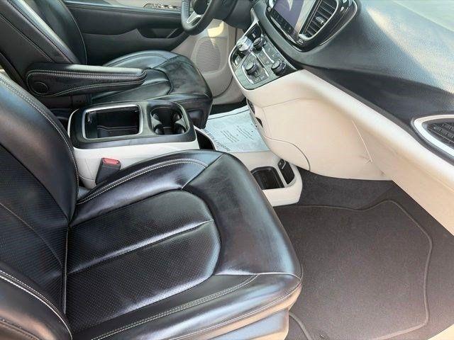 Chrysler Pacifica Touring L 2023