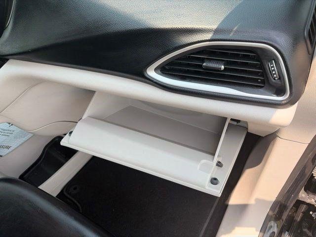 Chrysler Pacifica Touring L 2023