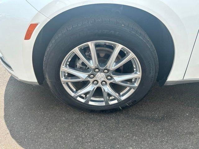 Buick Enclave  2022