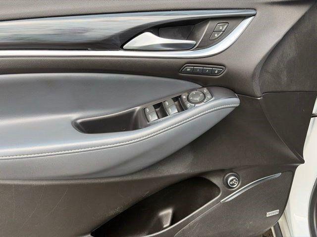 Buick Enclave  2022