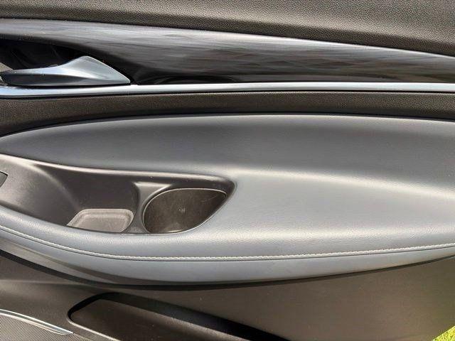 Buick Enclave  2022