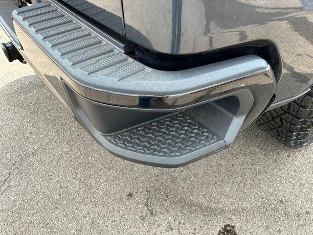 Chevrolet Silverado 1500 Custom Trail Boss Crew Cab Long Box 4WD 2020