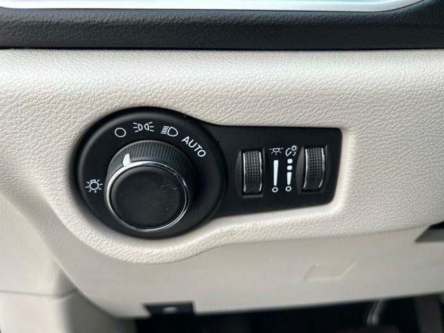 Chrysler Voyager LX 2023