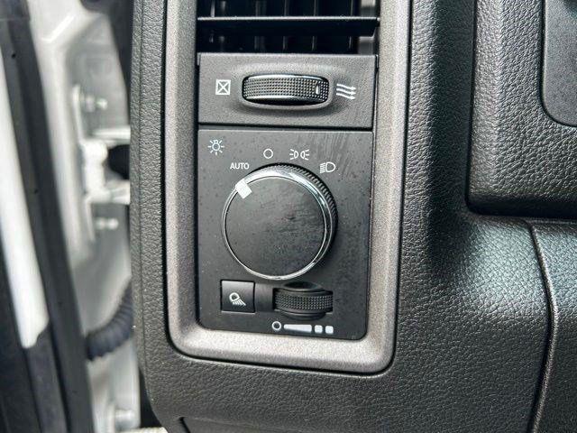 RAM 1500 Classic Tradesman 4x2 Crew Cab 6'4" Box 2023