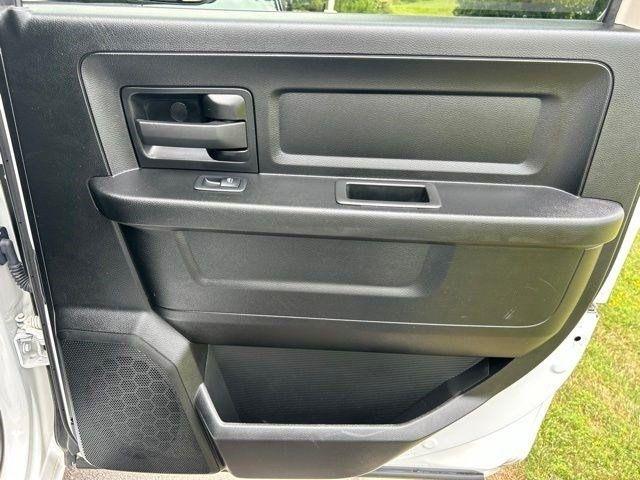 RAM 1500 Classic Tradesman 4x2 Crew Cab 6'4" Box 2023