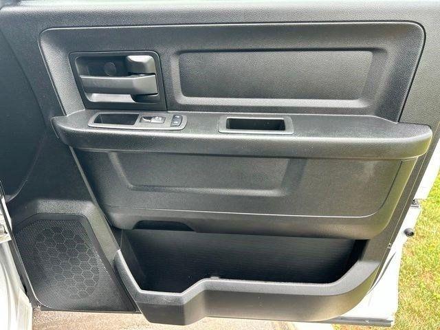 RAM 1500 Classic Tradesman 4x2 Crew Cab 6'4" Box 2023