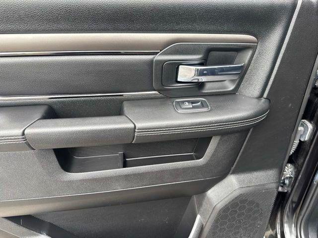 RAM 1500 Night 4x4 Crew Cab 5'7" Box 2018